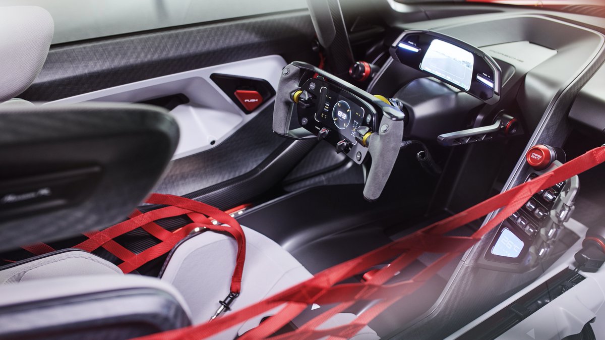 PorscheRaces's tweet photo. #FastForwardFuture - The seat, steering wheel, controls, adjustable pedals and screens form a compact unit in the #Porsche #MissionR study and lie on the same axis as the driver. During a race, this allows them to concentrate on the essentials https://t.co/kHcC0T3Flw