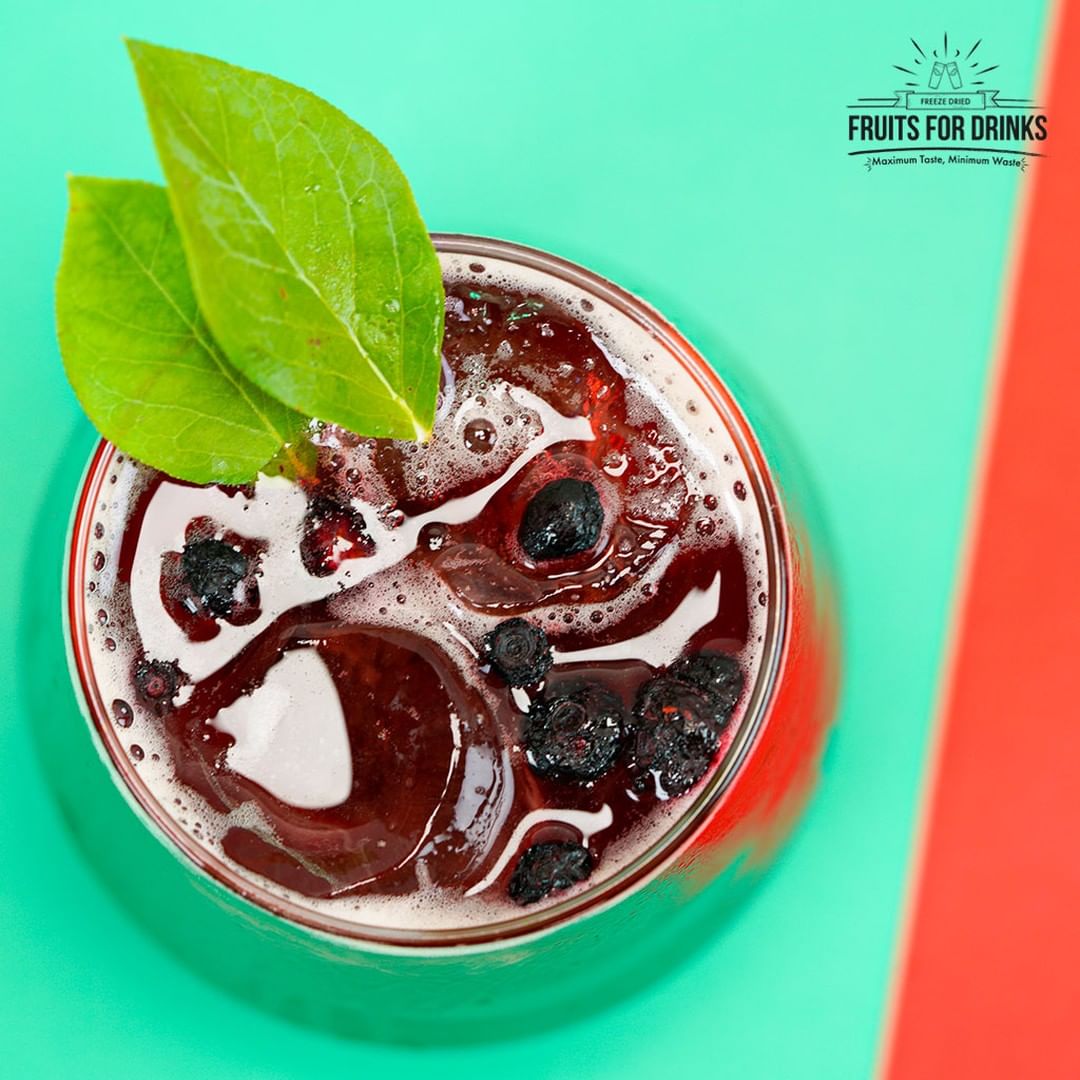 FruitsforDrinks's tweet photo. Perfect for a relaxing evening! ๐ค
This beautifully refreshing watermelon sangria is made even better with #FruitsForDrinks blueberries. ๐ท
#fruitsfordrinks #garnish #drinks #freezedried #icecold #booze #maximumtasteminimumwaste #nothingadded #drinksofinstagram #instadrink https://t.co/6ZWl9MOOHb