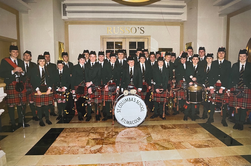 StColFPs's tweet photo. Throwback Thursday very appropriate for Beating the Retreat week Saturday 7pm https://t.co/HBZ93L5HY4  
This picture was taken in NYC on the very first Pipe Band Trip - can you name some of the faces ? 

Maybe its time for an FP Pipe Band trip to NYC 🤔 ......... 

@stcolpipeband https://t.co/0Rpws5qL26