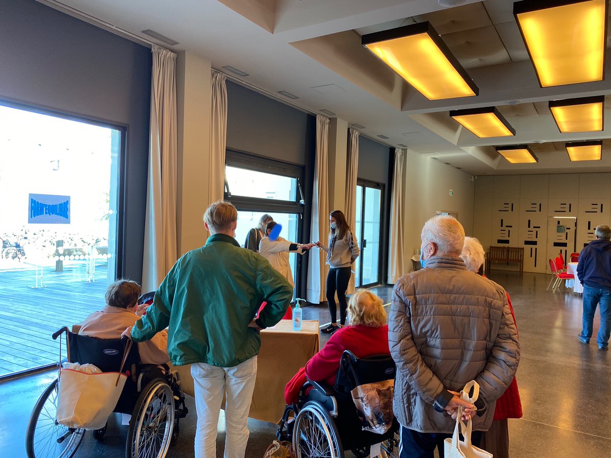 AseptSud's tweet photo. En direct de l’Espace de l’Ocean à ANGLET, l’ASEPT vous attend nombreux sur nos conférences et ateliers dans le cadre de la Semaine bleue en partenariat avec le Centre Hospitalier fe la Côte Basque et la Mairie d’ANGLET 😁 https://t.co/HUXKbwBYkS