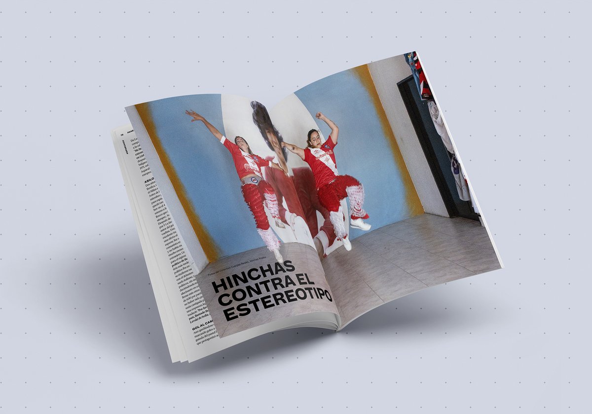 RevistaPanenka's tweet photo. ‘Cuerpas reales, hinchas reales’ es una iniciativa de más de 30 fotógrafas que pretende dar visibilidad a las mujeres futboleras. De América al mundo, no para de crecer. En Panenka tenemos la oportunidad de publicar algunas de sus espectaculares instantáneas. https://t.co/fJnt2T0JK8