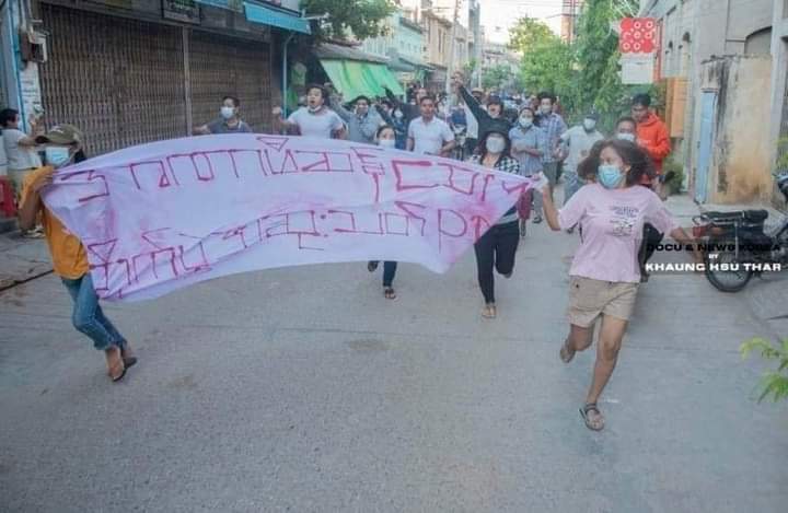 MyoThu199147's tweet photo. Sagaing region, Monywa town, Oct 7, people demonstrated in the street to support CDM and People Defence Force to end military regime.
#ASEAN_RejectSAC 
#WhatsHappeningInMyanmar 
#Oct7Coup https://t.co/z5Qg9v8puu