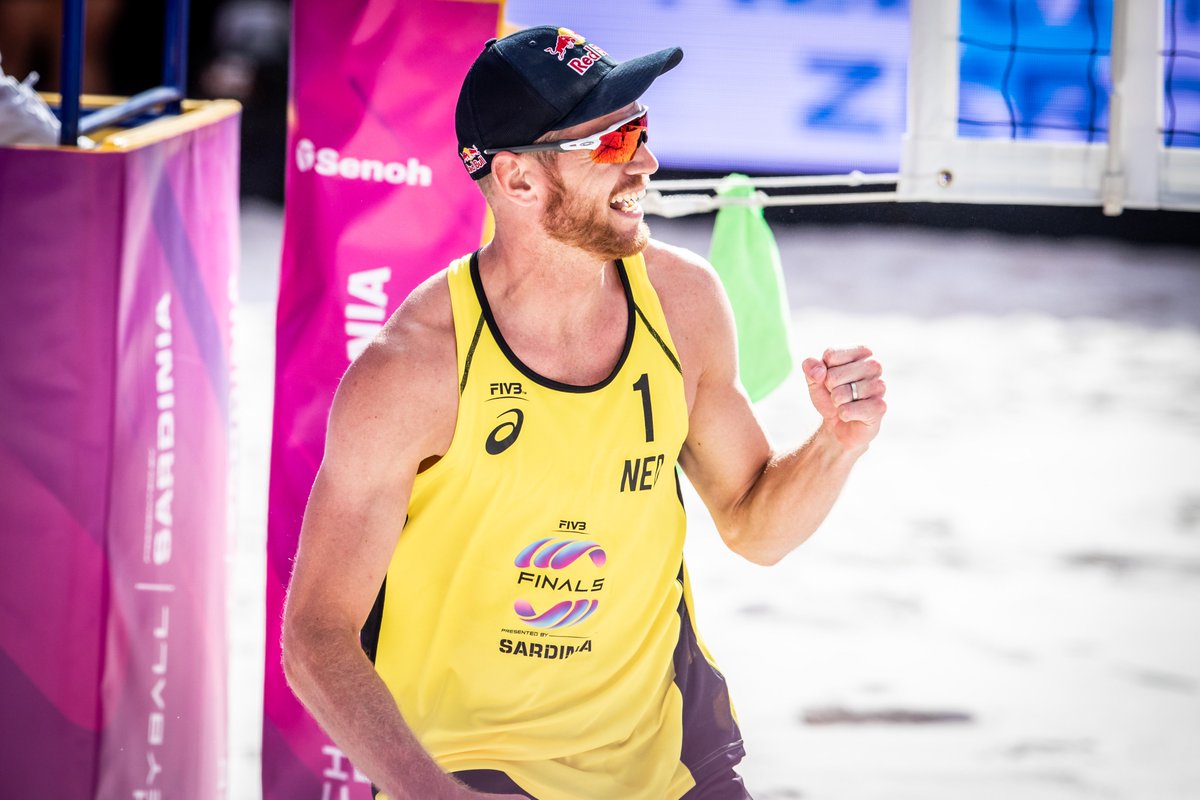 YES! Na 5 nederlagen verslaan Alex en Robert de olympisch kampioen Mol/Sørum 🇳🇴! In een gigantische kraker werd het 2-1 (21-19, 23-25, 24-22) 💪

<a href="/BrouwerMeeuwsen/">Brouwer Meeuwsen</a> stijgt nu naar de 2e plek, morgen spelen ze hun laatste 2 poulewedstrijden.

#SardiniaBeachFinals