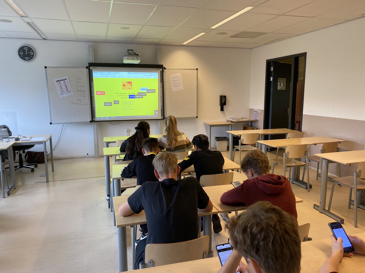 Mediadag <a href="/HHStadion/">Het Hooghuis Stadion</a> tijdens activiteiten week. Nice om leerlingen enthousiast bezig te zien en ook nog iets opsteken wat nepnieuws is.
