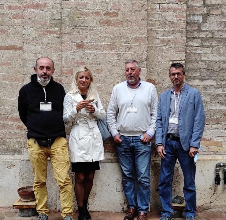 MuseoStoriaNat's tweet photo. Il team di Kosmos è a Perugia al XXX convegno nazionale dell'@ANMS_Italia. Quest'anno presentiamo ai colleghi di tanti musei italiani il nostro lavoro sullo squalo fossile e la mostra Ali nella notte, dedicata ai pipistrelli. https://t.co/Sn6fhXGBVi