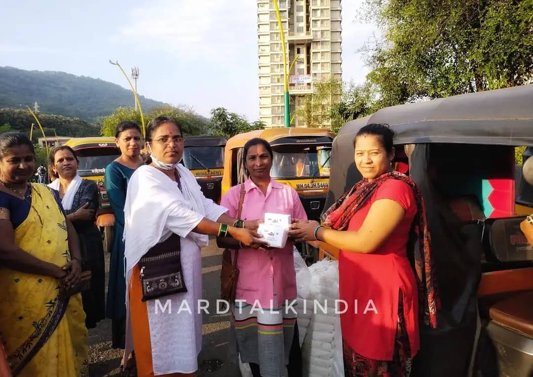 Khushiyaan_Org's tweet photo. Sanitary napkins distributions to the Lady Auto Drivers at Thane location.
"🅷🅰🅿🅿🆈 🅼🅴🅽🆂🆃🆁🆄🅰🆃🅸🅾🅽"
#periode #ecofriendly #tampons #periodpain #sanitarypads #womensupportingwomen #love #femininehygiene #periodmovement #clothpad #endometriosis https://t.co/f0yL3mTxrT