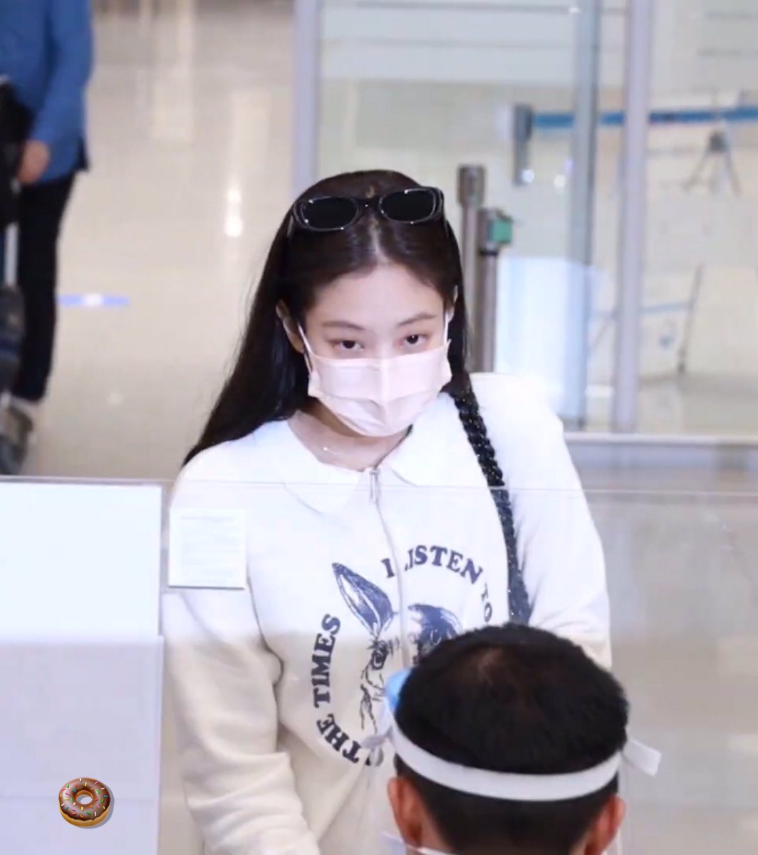 cutiedonut_JENNIE tweet media