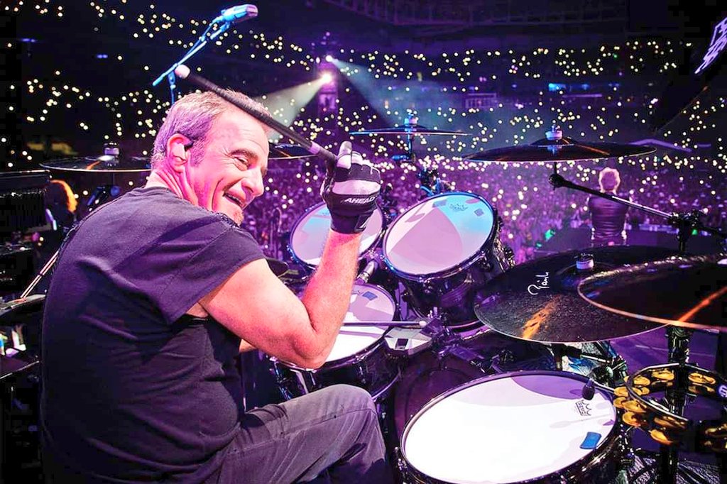 Happy Birthday  Tico Torres   68 Bon Jovi drummer  Congratulations!

What\s your favorite BON JOVI album? 