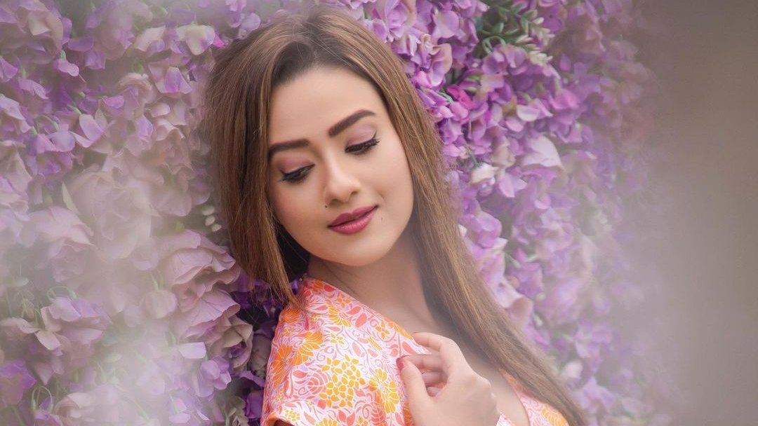 Exclusive - #Tellyblazer: Madalsa Sharma: I feel overwhelmed to read fans' messages that I get on emails, social media

Read more here: bit.ly/3Al2bn4
