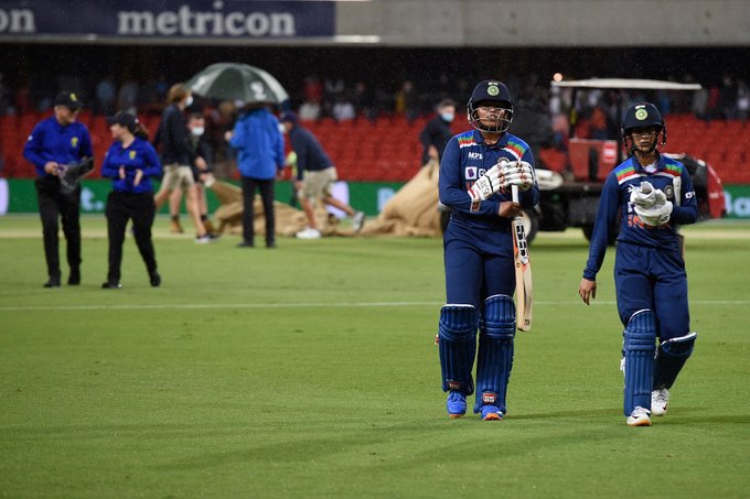 Jemimah Rodrigues and Richa Ghosh walking back after rain stopped play in 1st T20I. PC: Getty Images