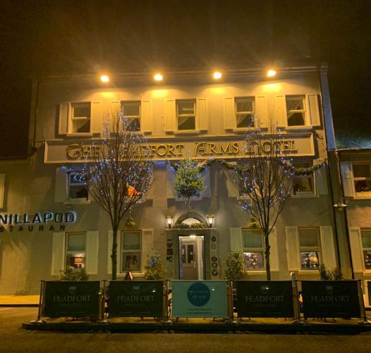 Headfort's tweet image. The Headfort at night (and the heritage town of Kells) is a sheer delight! Come and visit us this Autumn to use our award-winning hotel as a base to explore and discover all of the history of the beautiful Boyne Valley region. #OriginalIrishThursday