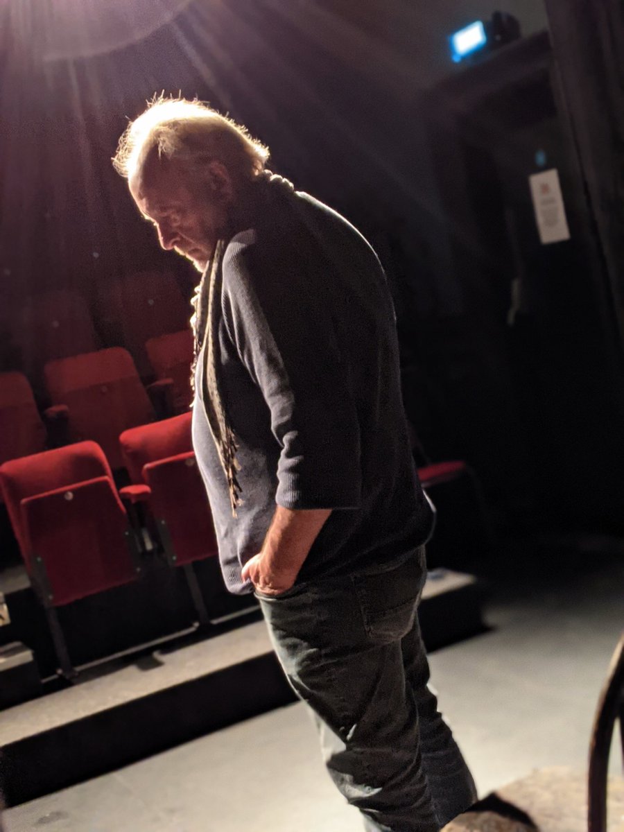 We're into the swing of tech! Opening night is tonight, so grab your tickets now!

chiswickplayhouse.co.uk/beforeaninspec…