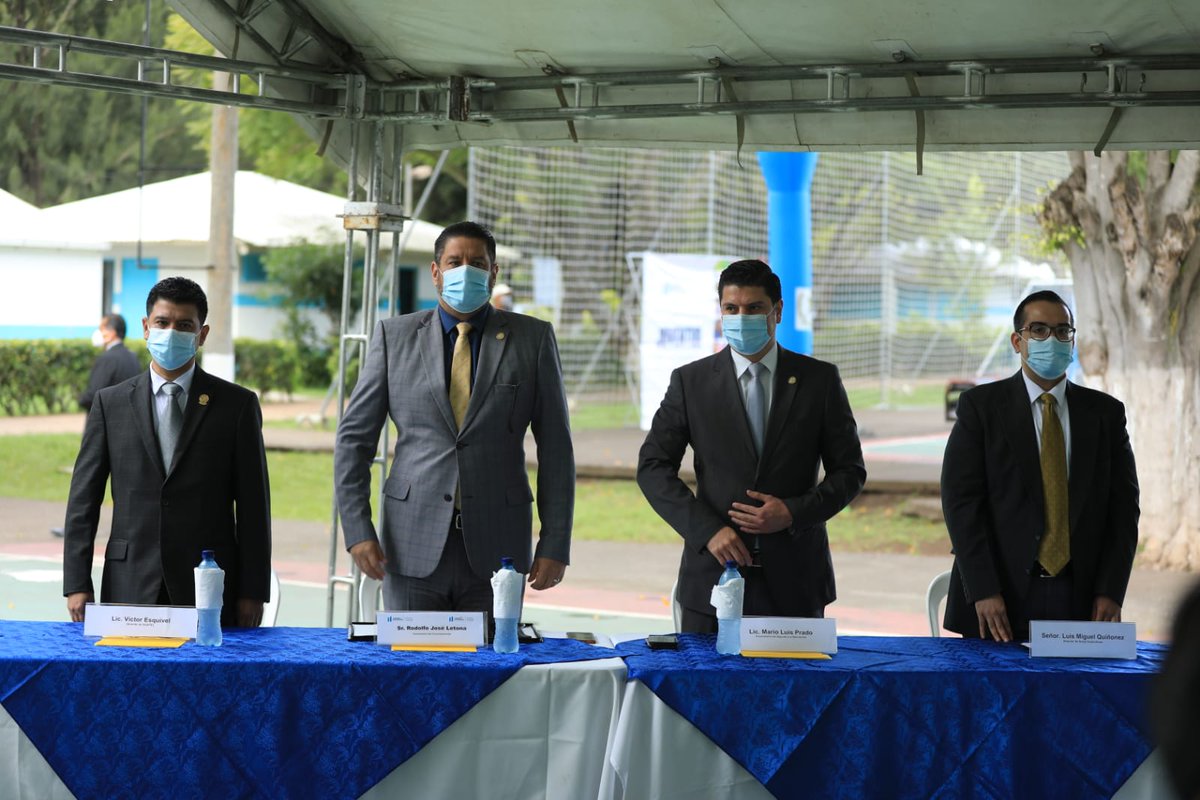 DiariodeCA's tweet image. Autoridades del @CIVguate, @McdGuate y de la Empresa Guatel, inauguraron la zona #WiFit en el Campo Marte, para brindar conectividad gratuita a Internet.

✍️@LC_DCA  
📷@OttoDCA