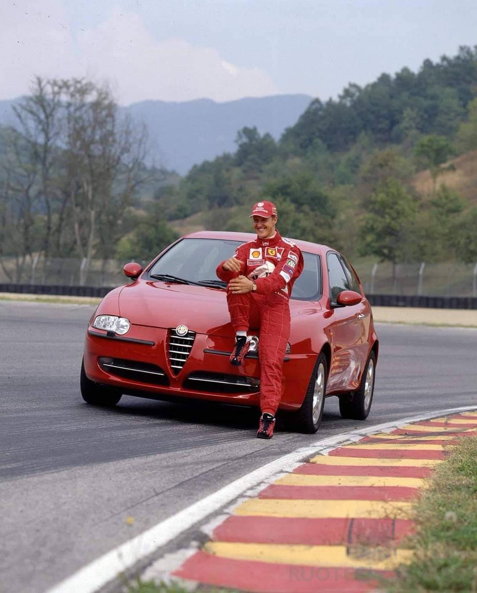 NetoDemetriou's tweet photo. Michael Schumacher e Alfa Romeo 147. https://t.co/XGMXfR6oap