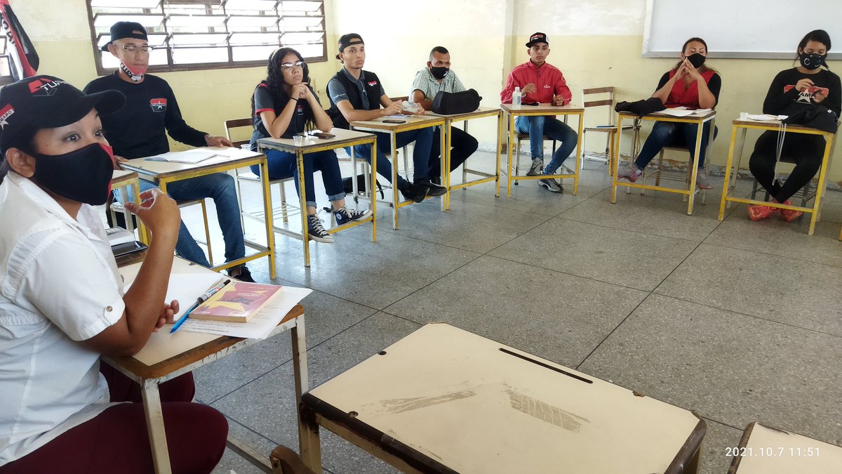 CaguaRebeldeMRT's tweet photo. #07Oct Ahora desde el mcpio Mariño se realiza el Primer encuentro de Comunicación y Propaganda del Edo Aragua, con la militancia que está en la vanguardia comunicional dentro de nuestro @TupamaroMRT 

¡Contra la Guerra Mediática Comunicación Popular! https://t.co/AO2g64qhkh