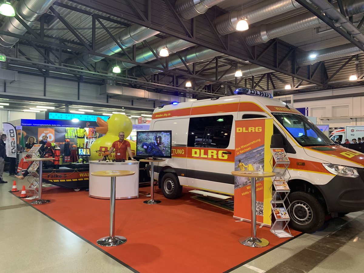 DLRGDresden's tweet photo. Auch wir sind täglich auf der Messe #Florian von 09.00 bis 17.00 Uhr vertreten. Kommt vorbei und schaut euch unser #Einsatzfahrzeug , eine Drohne zur Wasserrettung &amp; unser #Hochwasserrettungsboot aus nächster Nähe an. Noch bis einschließlich Samstag könnt ihr uns besuchen kommen! https://t.co/09yv98ELKD