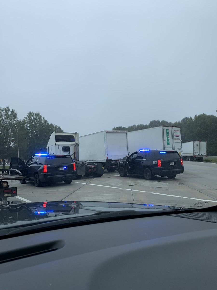 ga_dps's tweet photo. Today is the final day of Operation SafeDRIVE. MCCD Officers are concentrating on unsafe CMV drivers on interstates 95, 85, and 75. #SafeDRIVE #gamccd #slowdown #leavespace https://t.co/zba7CoLpbn