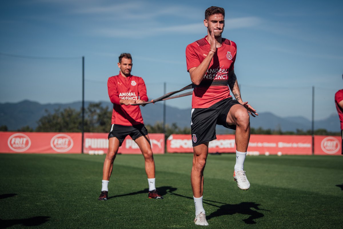 GironaFC's tweet photo. 𝑻𝑹𝑬𝑩𝑨𝑳𝑳 𝑰𝑵𝑻𝑬𝑵𝑺! 🤜🤛
Sense descans! https://t.co/YB3umSUdgf