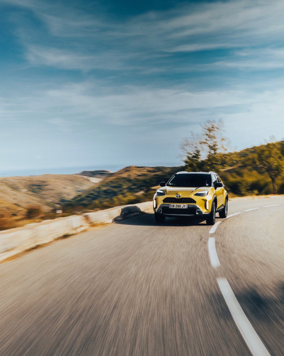 driving_evo's tweet photo. Cap vers le Sud, pour les essais presse de la Toyota Yaris Cross ☀️

Un roadtrip sur les plus belles routes de l’arrière-pays niçois, et la visite du Centre de Design Européen de Toyota, où la voiture a été dessinée ✍️

#toyoya #essaipresse #yariscross #nice #roardtrip #hybride https://t.co/TcqEYZSJo9