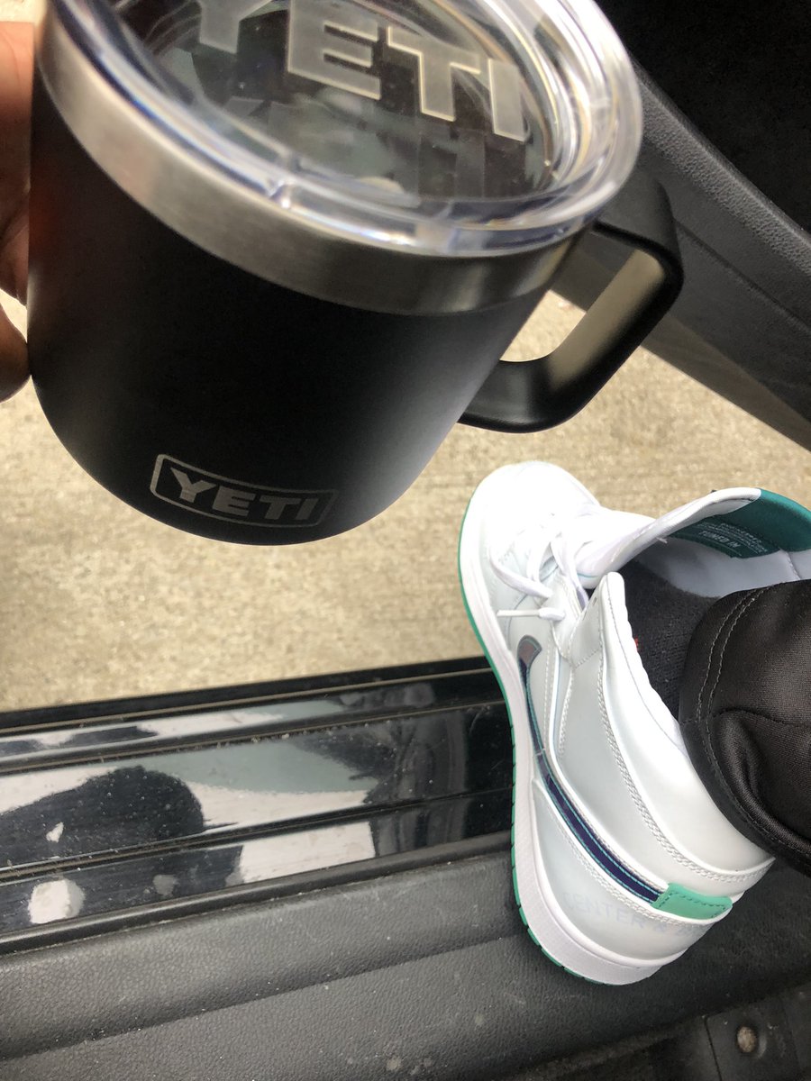eplj_msw's tweet photo. I mentioned a cool traveling coffee mug, and this 🍯 honey of mind heard me. @YETICoolers salute. https://t.co/CLNGGzQTZC