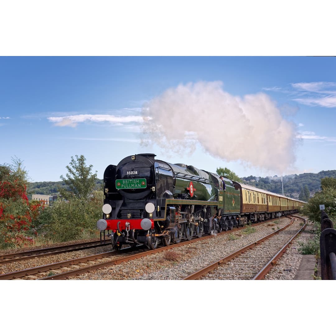Did you hear the two steam trains in Bath on Wednesday?

🚂🚃

📍Here you can see the Clan Line heading through Oldfield Park

#ThePhotoHour #steamtrain <a href="/ClanLine28/">Clan Line</a> <a href="/railcamlive/">Railcam UK</a> <a href="/GWRHelp/">GWR</a> #railway
