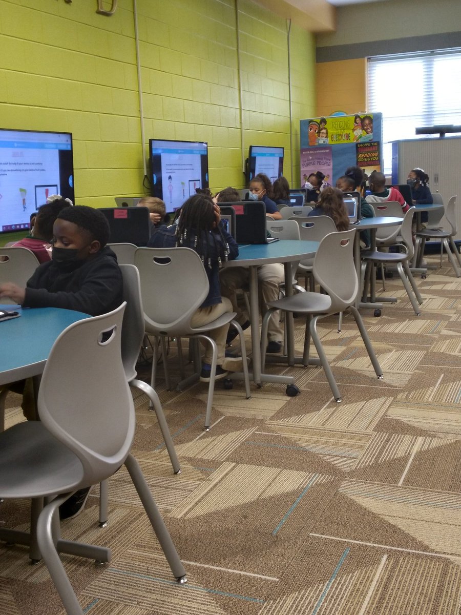 Technology Thursday with <a href="/KathrynPratt13/">Kathryn Pratt</a> in the library! We love Thursday's at ERD! <a href="/DicksonTigers/">E.R. Dickson Tigers</a> @PrincipalERD <a href="/MCPSSInstTech/">MCPSS Instructional Technology</a> <a href="/MobilePublicSch/">MobilePublicSchools</a>