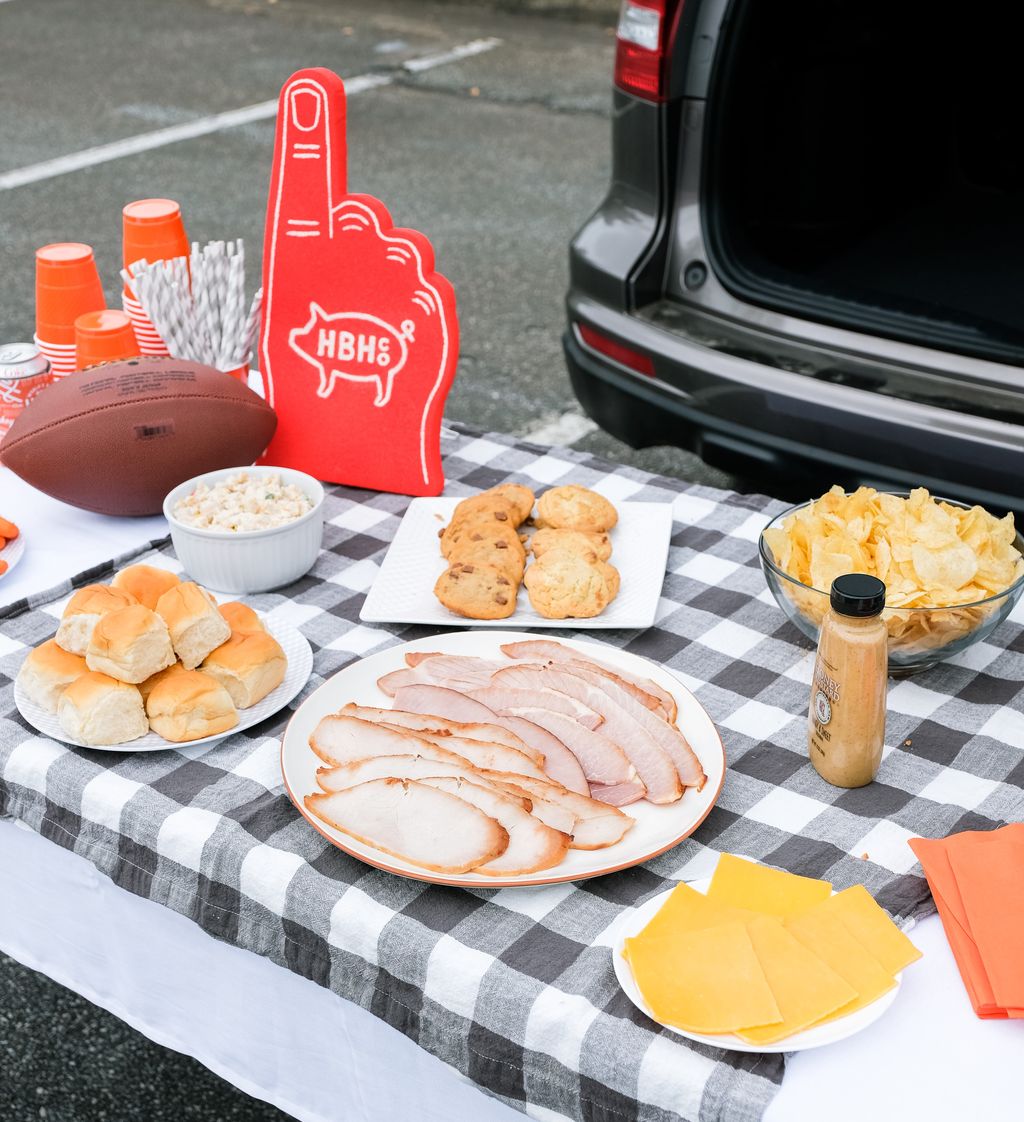 HoneyBakedHam's tweet photo. Call an audible and try something new this gameday with #HBHCo Catering! Find your nearest store and learn more at https://t.co/OhCK7aCeIn https://t.co/dWDcbZMKq6