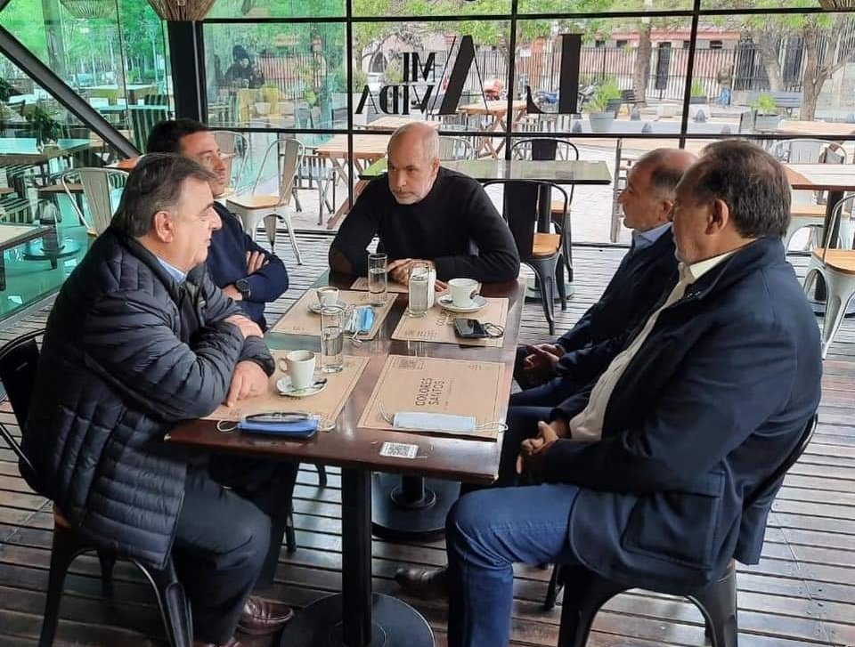 ljuez's tweet photo. Gracias @horaciorlarreta,  @GugaLusto, @alfredocornejo y gracias a todos por el apoyo a esta lista de unidad. Aquí estamos, todos juntos mirando al 14 de noviembre y con la esperanza de un país mejor. #BASTA https://t.co/MrhsCm8q38
