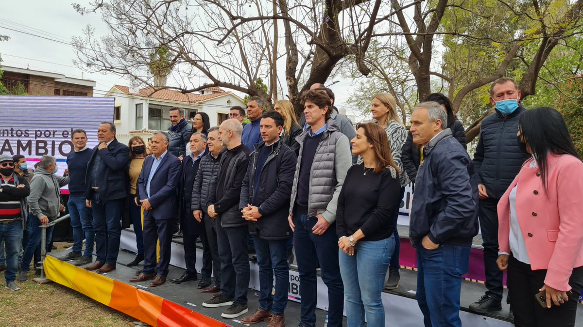 ljuez's tweet photo. Gracias @horaciorlarreta,  @GugaLusto, @alfredocornejo y gracias a todos por el apoyo a esta lista de unidad. Aquí estamos, todos juntos mirando al 14 de noviembre y con la esperanza de un país mejor. #BASTA https://t.co/MrhsCm8q38