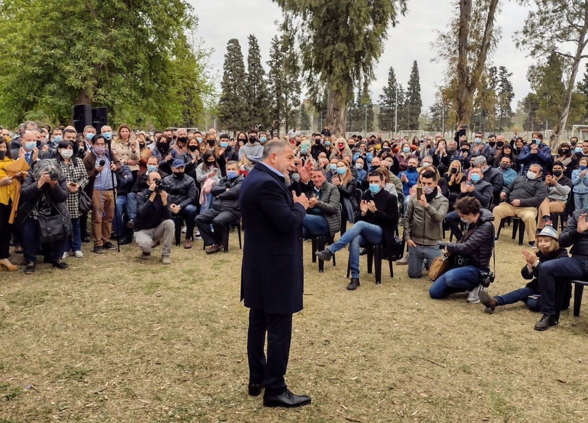 ljuez's tweet photo. Gracias @horaciorlarreta,  @GugaLusto, @alfredocornejo y gracias a todos por el apoyo a esta lista de unidad. Aquí estamos, todos juntos mirando al 14 de noviembre y con la esperanza de un país mejor. #BASTA https://t.co/MrhsCm8q38