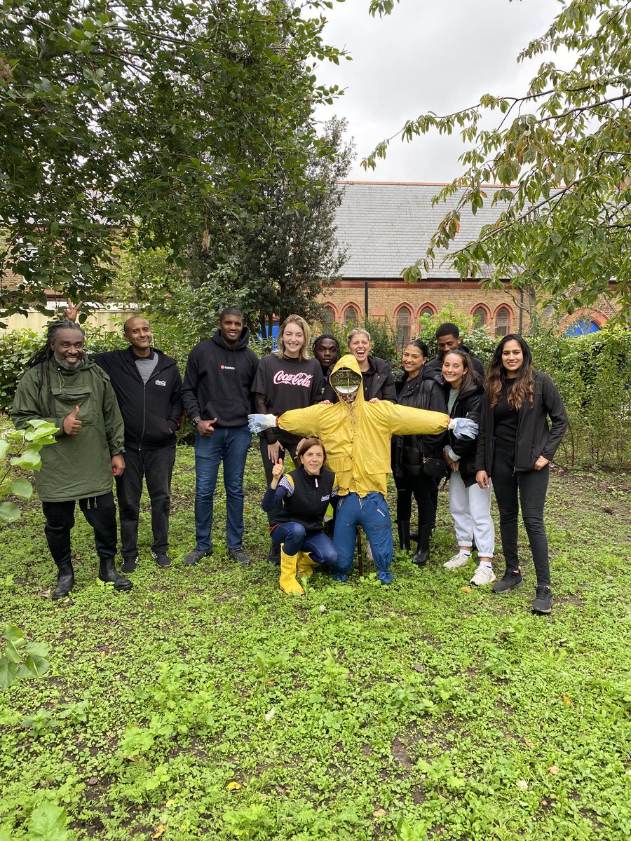 ⁦Thank you @CocaColaEP for your teams hard work volunteering in #QueensParkGardens #W10 today. We loved the scarecrow you created for our community orchard and reckon it will work a treat! ⁦@QPCouncil⁩ ⁦@FoQPGardens⁩ ⁦@HCGAGardens⁩