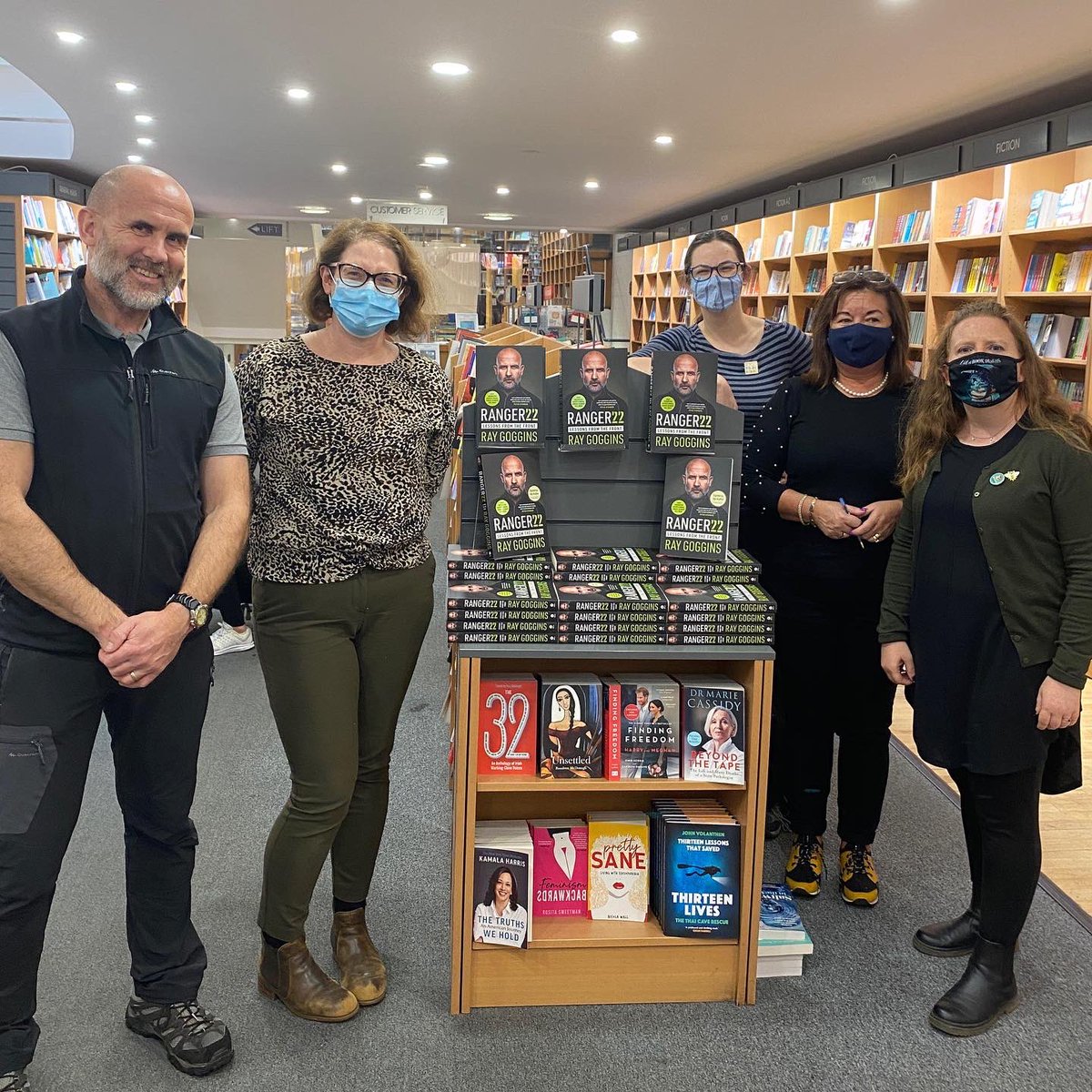 OMahonysBooks's tweet photo. Thanks to Ray Goggins for calling to sign copies of his book #Ranger22 

#AutographedCopies available in store and online https://t.co/Bkrd8q6AR3 

@Gill_Books @goggins_ray #HellWeek #Books #Booksellers #Books 
#SignedCopies #IrishAuthor #Biography #indiebookshop #Limerick https://t.co/zUk0QyTSxf