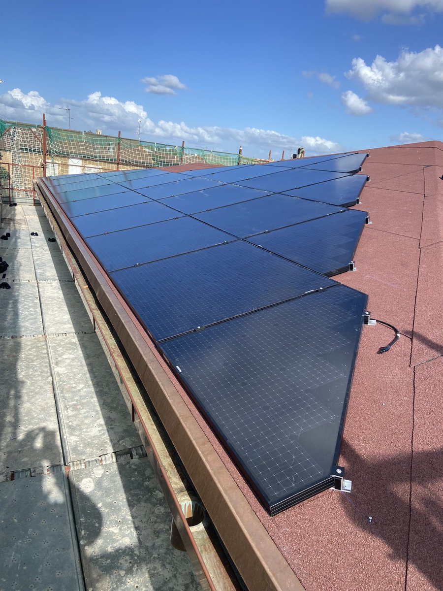 Installazione moduli triangolari <a href="/Coenergia_Srl/">Coenergia S.r.l.</a>