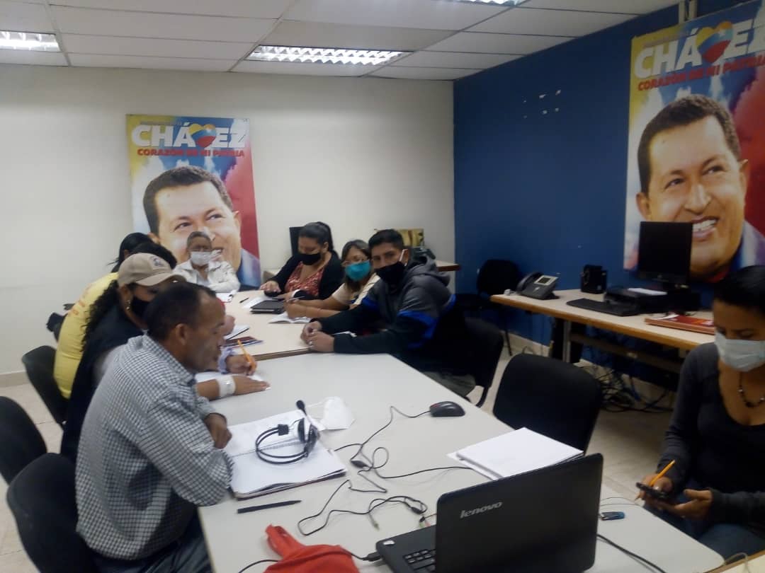 SCMisionRibas's tweet photo. Videoconferencia del Equipo Estadal de MovSociales #Anzoategui con sus Mcipios socializando lineamientos emanadas por la Pdta de #MisiónRibas @DhelizAlvarez respecto a MovilizaciónElectoral de las próximos dias @NicolasMaduro
@_LaAvanzadora @MPPEDUCACION
#ChavismoVictoriaPerfecta https://t.co/UXGHppckBS