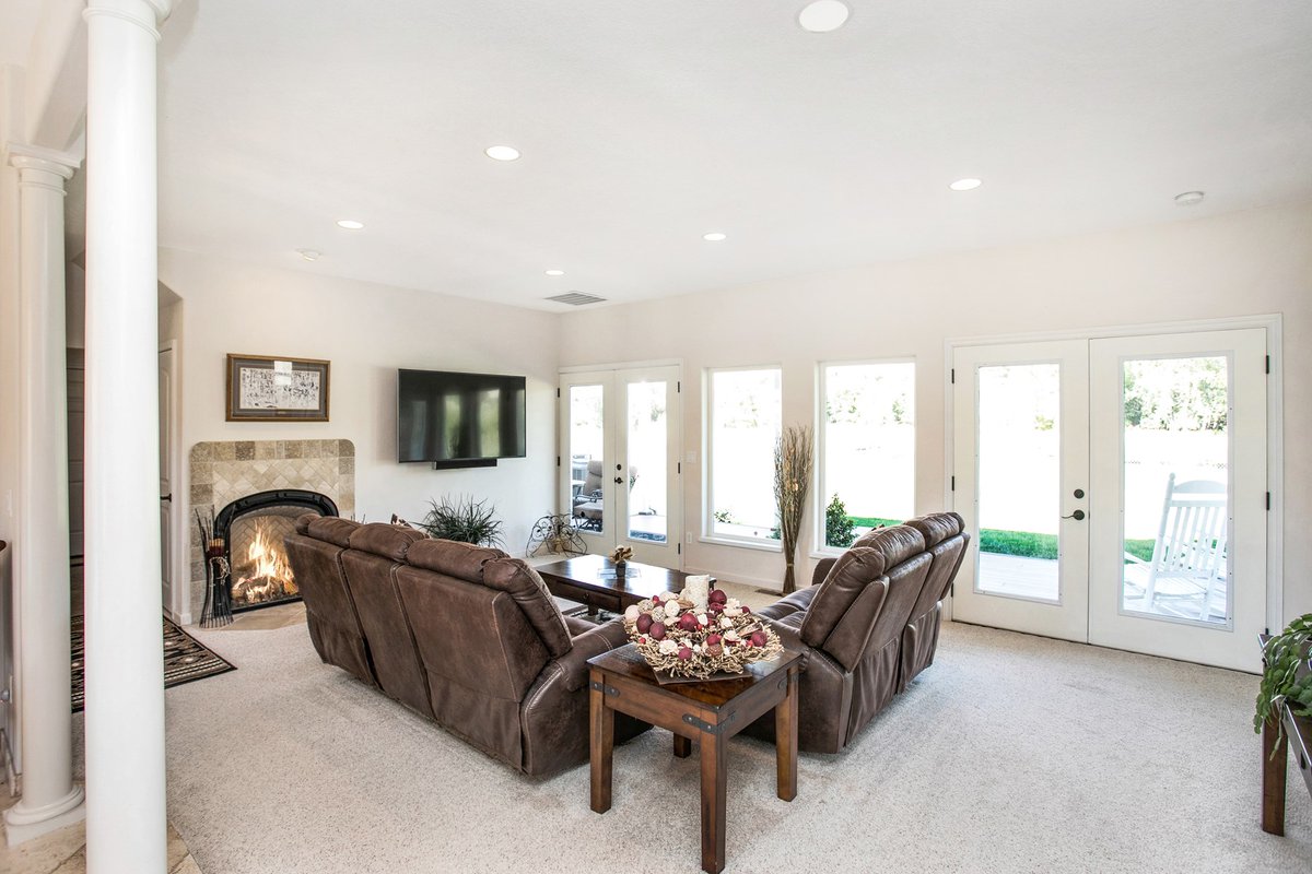 Beautiful equine ranch just minutes from Walla Walla, Washington! 
Property features:
- 4 bed, 3 bath home
- 49 acres
- pole barn with 12 stalls and riding arena
- river water rights
unitedcountry.com/Country-Homes/…