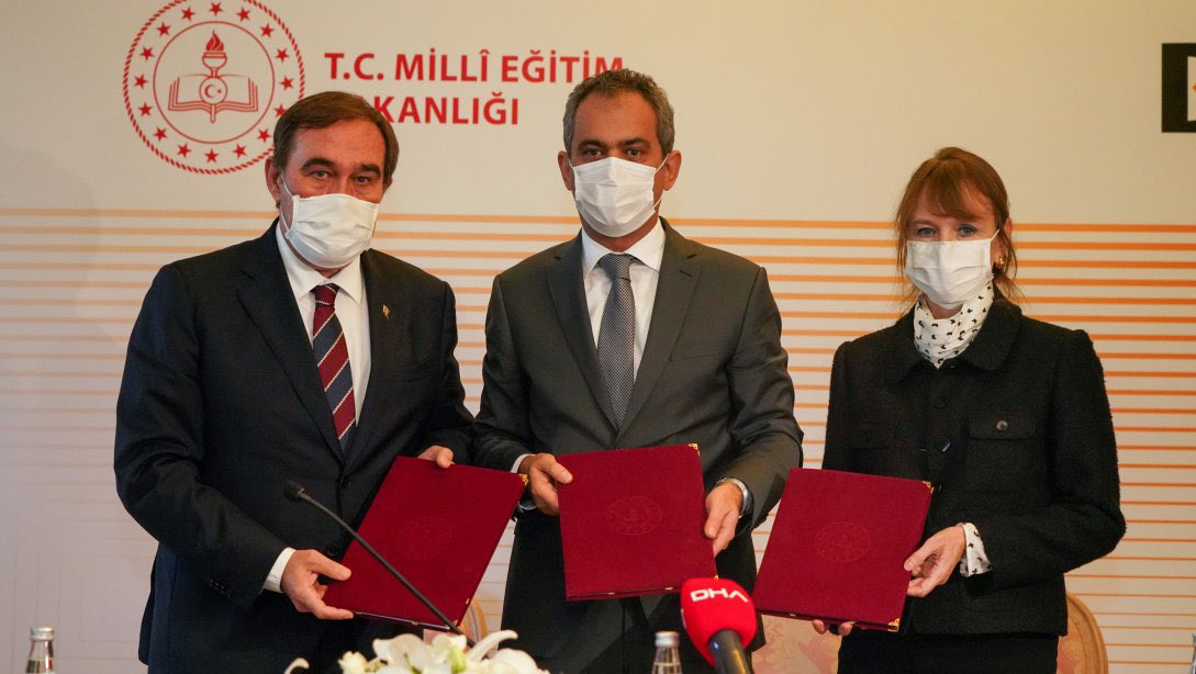 Millî Eğitim Bakanlığımızla Demirören Medya Grubu işbirliği ile açılacak olan Demirören Medya Mesleki ve Teknik Anadolu Lisesi için ilk imzalar atıldı.  
<a href="/tcmeb/">Millî Eğitim Bakanlığı</a> <a href="/memleventyazici/">Levent Yazıcı</a> 
📝Haber istanbul.meb.gov.tr/www/yeni-nesil…