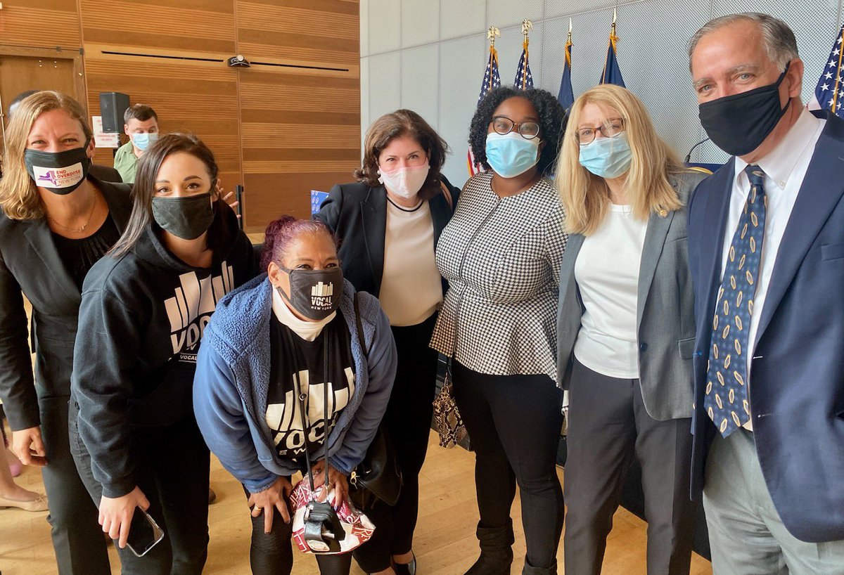 LindaBRosenthal's tweet photo. Last year, New York State recorded more overdose deaths than ever before. 

Today, @GovKathyHochul signed a package of bills, including two of my own, to expand harm reduction measures and stop more preventable overdose deaths. (1/4) https://t.co/1OQyghrgWc