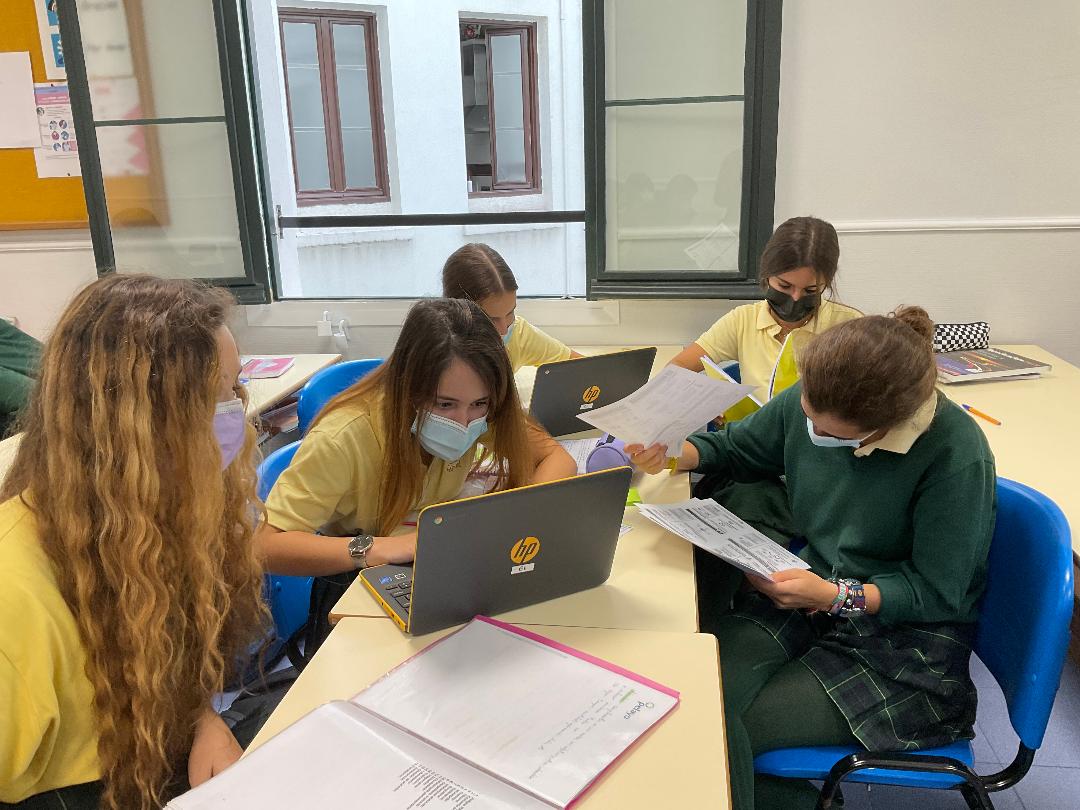 Arangoyabilbao's tweet photo. 1º Bachillerato proyecto #MakingCities #ODS #Objetivos de #DesarrolloSostenible . Los #Retos que han planteado para #Bilbao lograrán, sin duda, una ciudad más #sostenible, #digital e #inclusiva
@deusto
@FundacionBBVA
@deustoCitiesLab https://t.co/itKdcqvgkh