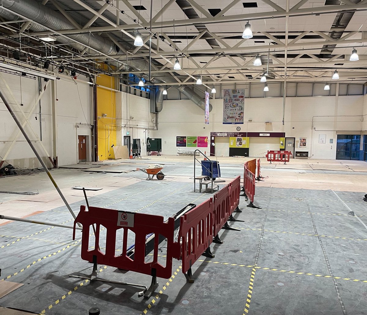 ProjectsEMC's tweet image. Work has now started at Larbert High School. The project of works include lighting installation of the newly refurbished gym hall and toilets, as well as fire alarm installation and access control.

#EMCProjects #mechanical #electrical #contractor #school #project