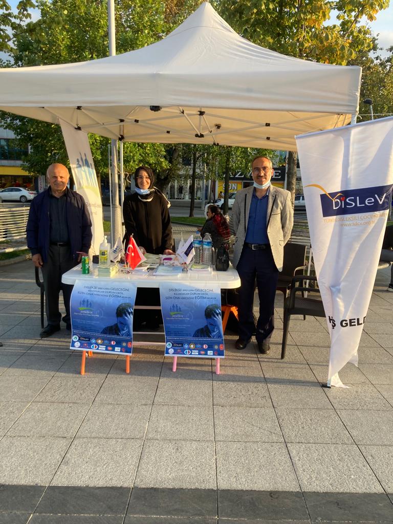 Disleksidernek's tweet photo. Disleksi başarıya engel değildir! Sakarya da #disleksiicinbiradimdasenat diyor! https://t.co/grfsHKkWpr
