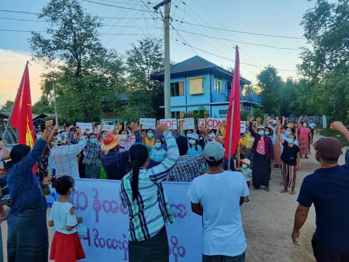 PhyoPhyoKyaw16's tweet photo. Protest against military dictatorship by residents from Phaungkar Village, LetPaDaungTaung Area #ASEAN_RejectSAC #WhatsHappeningInMyanmar  #Oct7Coup  https://t.co/ayJ66byMcL