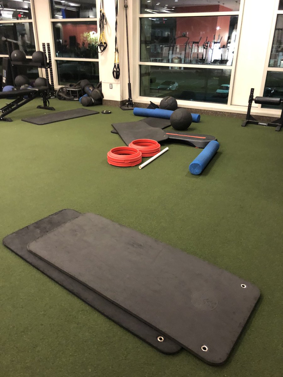 thereallorip's tweet photo. @OnelifeFitness My typical 5am workout should start with a stretch, but typically I roll in and clean the mess left by others.  #onelife #everyday https://t.co/WpFSKuWM0M