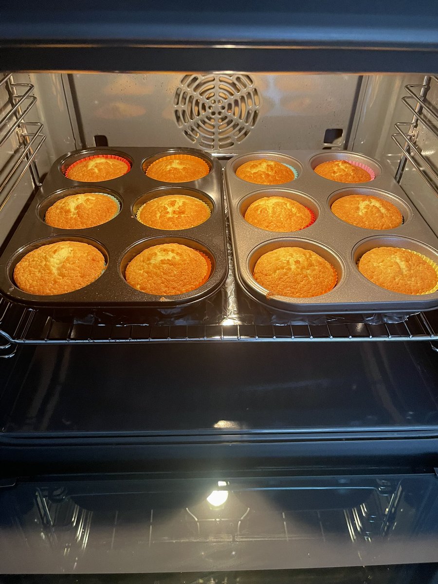 angelathompson5's tweet image. Not sat down today so no TV!! Did have a kind of a bake day #lemoncupcakes 🍋🍋🍋🍋🍋🍋🍋🍋🍋🍋🍋