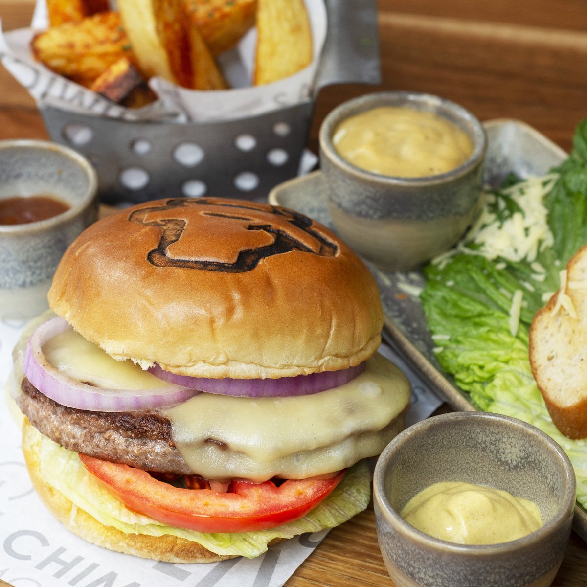 ¡Nada se compara con una hamburguesa de La Mansión®! La exquisita receta de nuestros chefs está más allá de cualquier expectativa. ¿Ya la probaste?

#LaMansion #Instafood #ComerEsElPretexto #Foodlover #Burgerlover #Burgertime #Burger