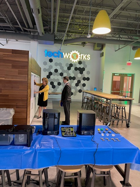 CommCharterAcad's tweet image. Thank you, Rep. @JasonOrtitay, for visiting #CCA&apos;s Waterfront Family Service Center in Homestead and touring the #TechWorksatCCA laboratory. Our #CCAWorks initiative is focused on preparing today&apos;s students for the jobs of tomorrow. #HowSchoolShouldWork