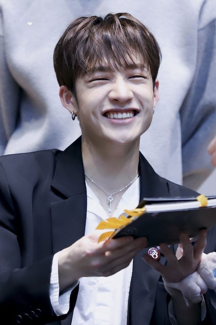 TAEmKIMchi's tweet photo. oggi   🕳️ 🏃🏻‍♀️🏃🏻‍♀️ per le fossette di Bangchan https://t.co/TnCKsAf3GO