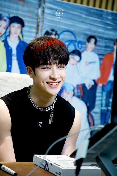 TAEmKIMchi's tweet photo. oggi   🕳️ 🏃🏻‍♀️🏃🏻‍♀️ per le fossette di Bangchan https://t.co/TnCKsAf3GO