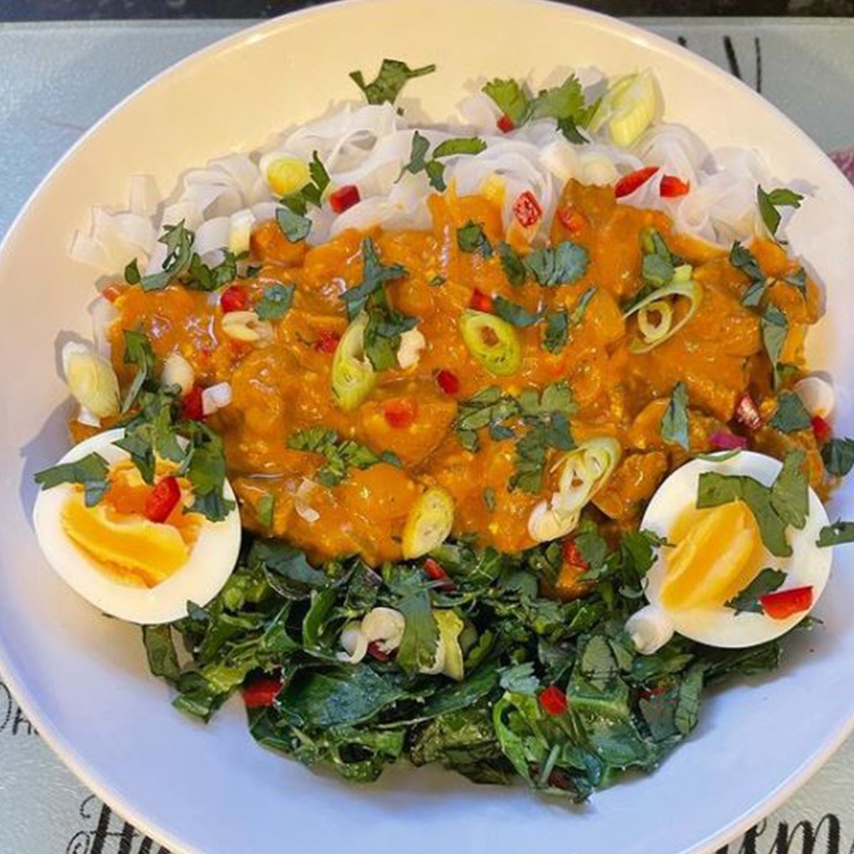 SlimmingWorld's tweet photo. Dine in with #SWCurryClub & tuck into a dhalicious & #Slimming-friendly offering like the tasty selection our members plated up π! From veggie curry sauces to breaded katsu chicken π. πΈ credit to MakeitSW, sw_lauras_life, lucys_sw_journey & sw_sal9 on Insta. #NationalCurryWeek https://t.co/YjqncQZl7F