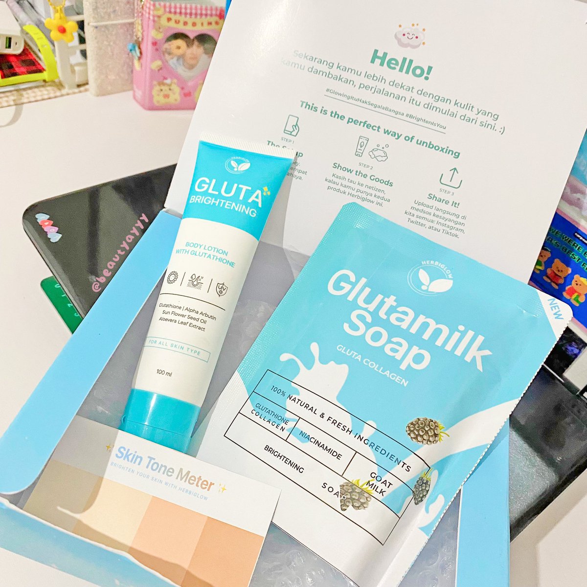 beautyayyy's tweet photo. Got a package from @herbiglow isinya
Glutamilk Soap &amp; Gluta Brightening from @herbiglow 😍✨
Bakalan aku coba dan review soon!
Thankyou, @herbiglow 🤎 https://t.co/Y8VnP3OLjq
