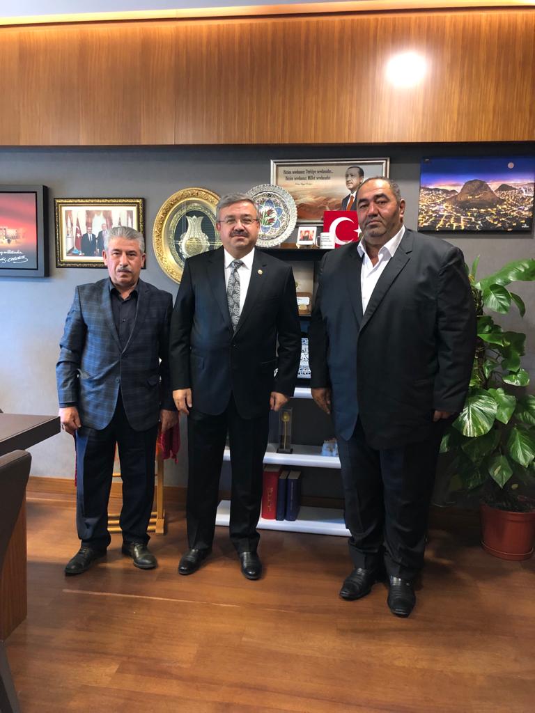 avyurdunuseven's tweet photo. Milletimizin Meclisi'nde bizleri ziyarete gelen #Şuhut/#Karaadilli Belediye Başkanımız Mesut Ulusoy ile beldemizde devam eden projeler ve talepler üzerine değerlendirmelerde bulunduk. Nazik ziyaretlerinden dolayı kendilerine teşekkür ediyorum. https://t.co/IeupocCGEm